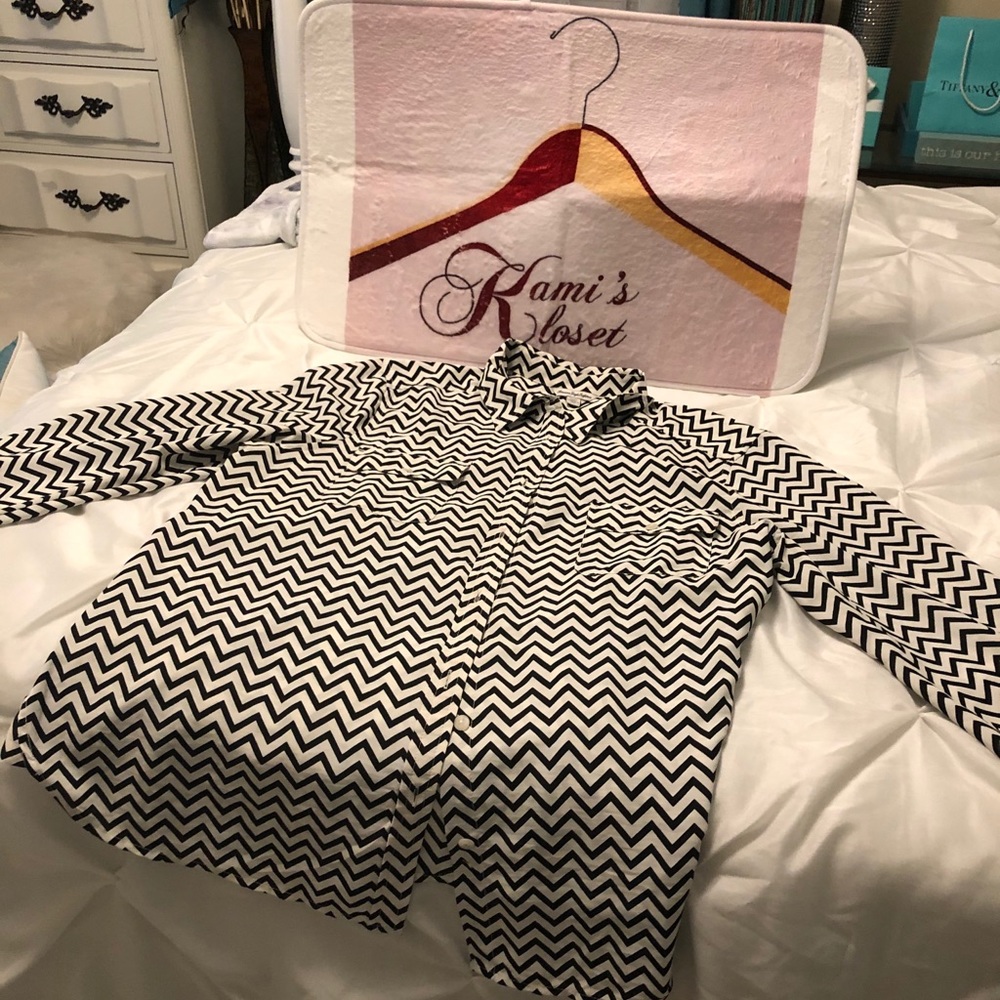 Back and White Zig Blouse
